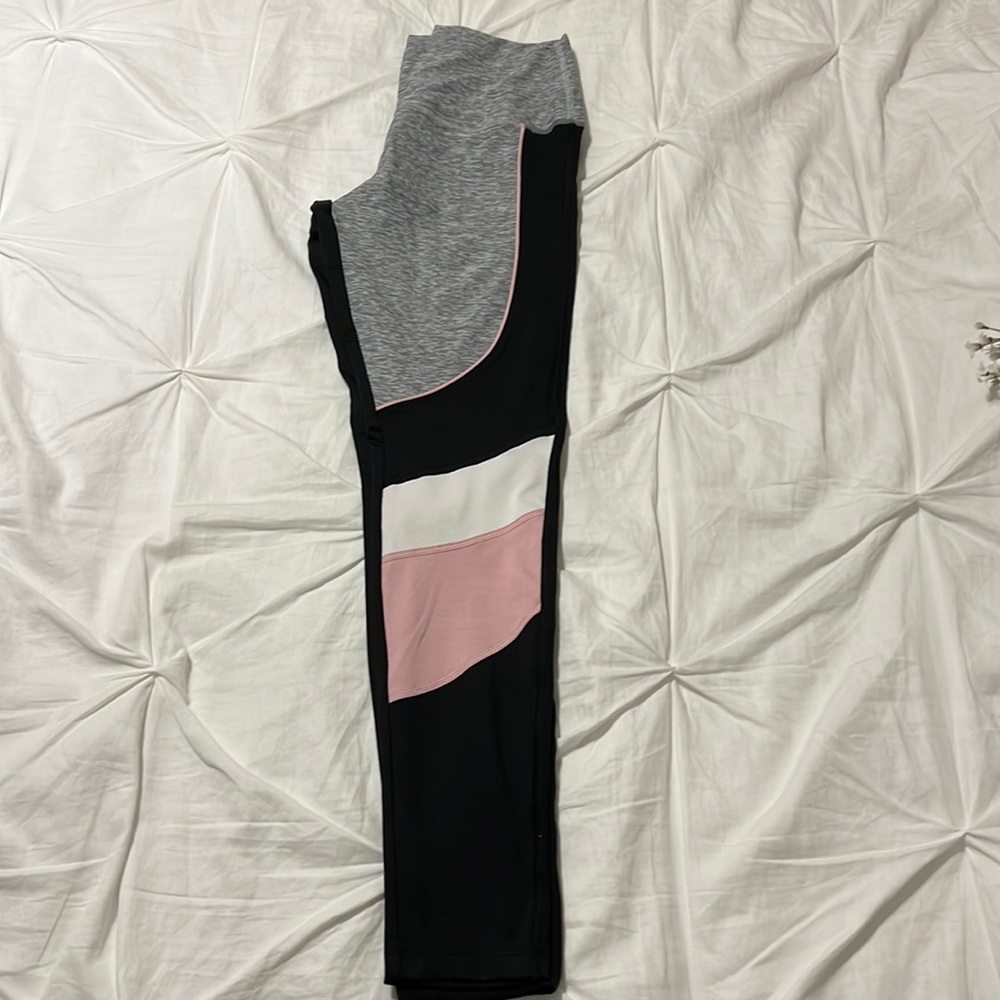 Victoria’s Secret Ultimate leggings size M